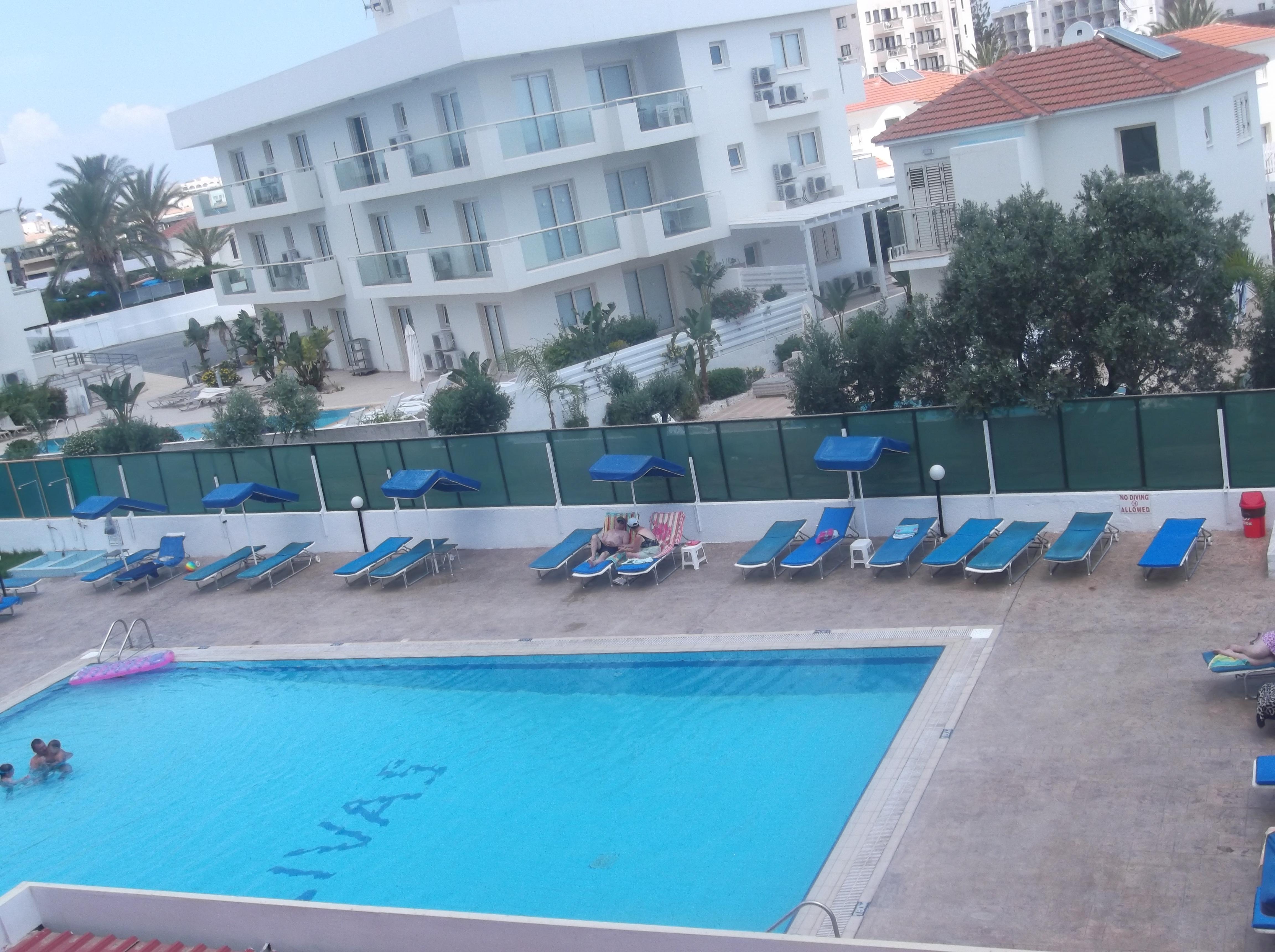 Livas Hotel Apartments Pernera Ngoại thất bức ảnh