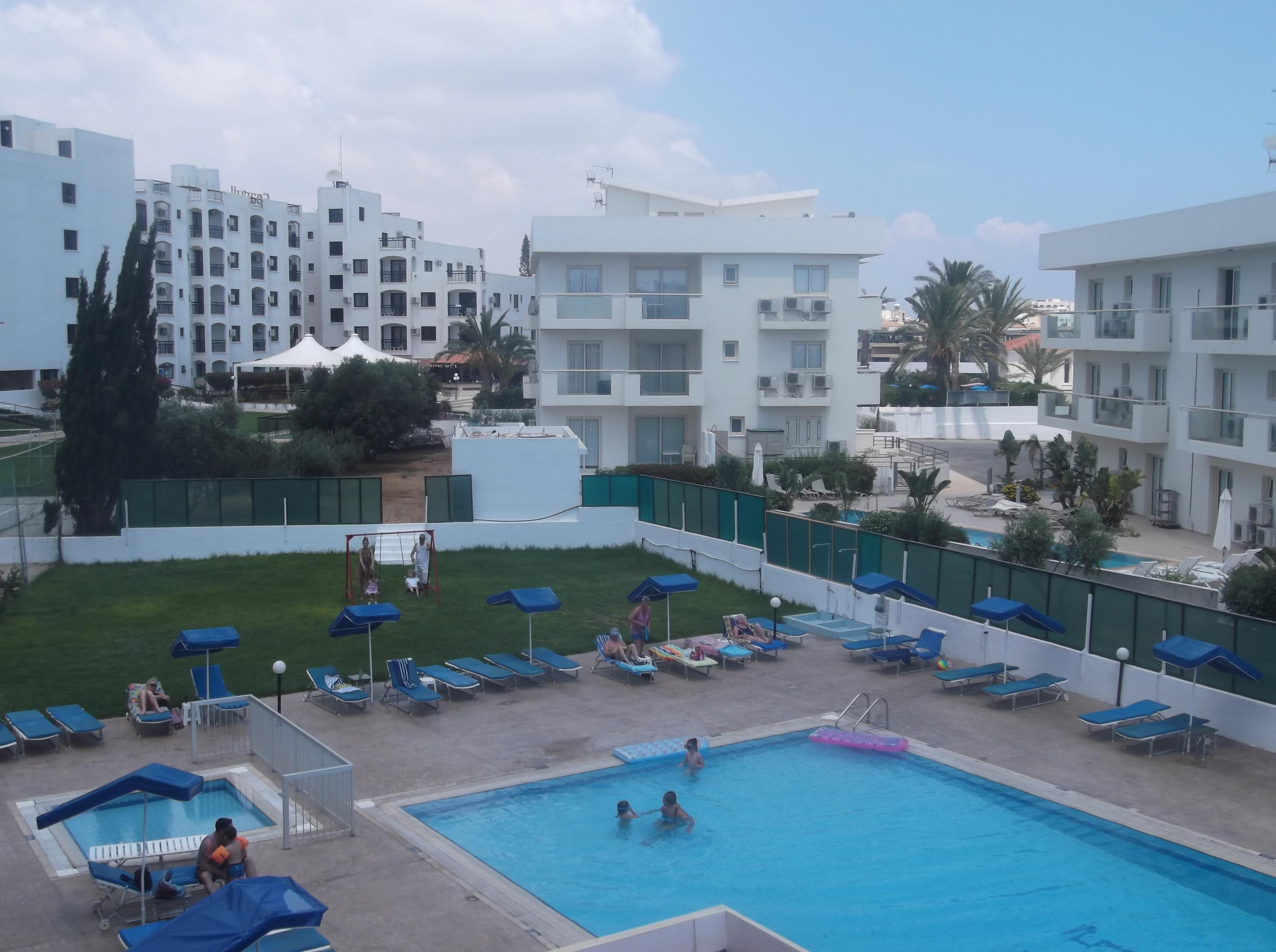 Livas Hotel Apartments Pernera Ngoại thất bức ảnh