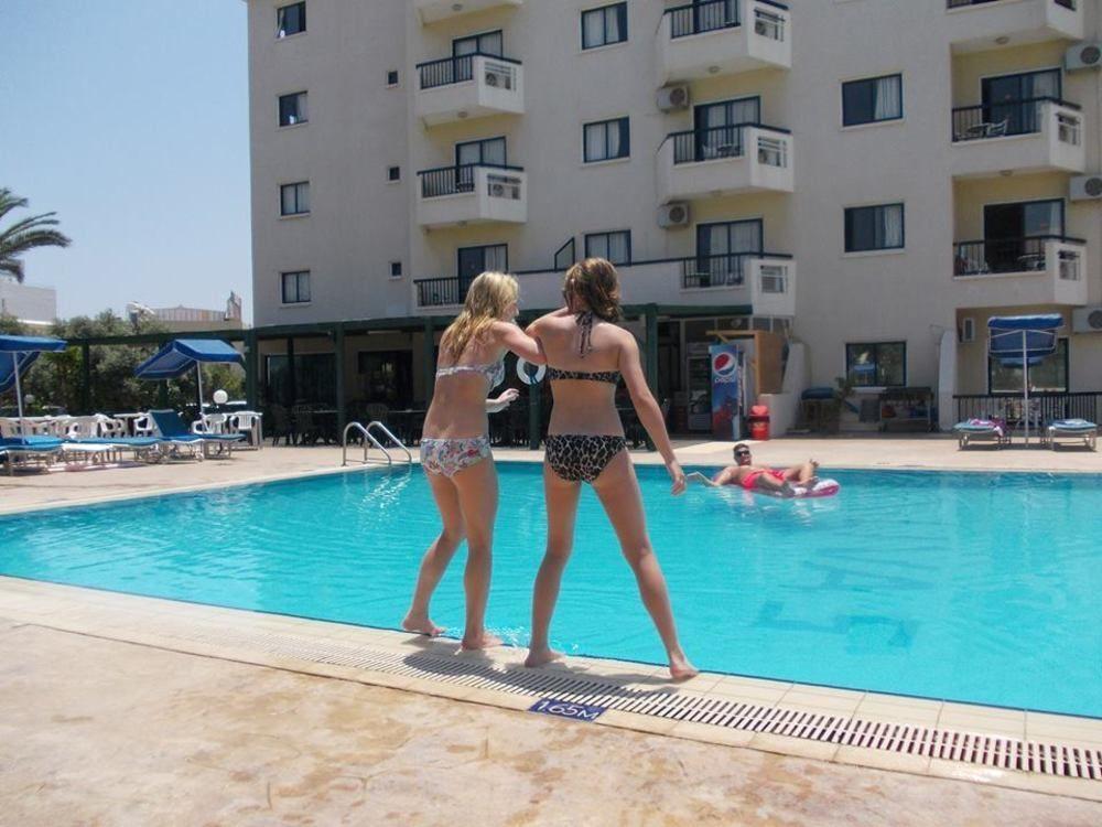 Livas Hotel Apartments Pernera Ngoại thất bức ảnh