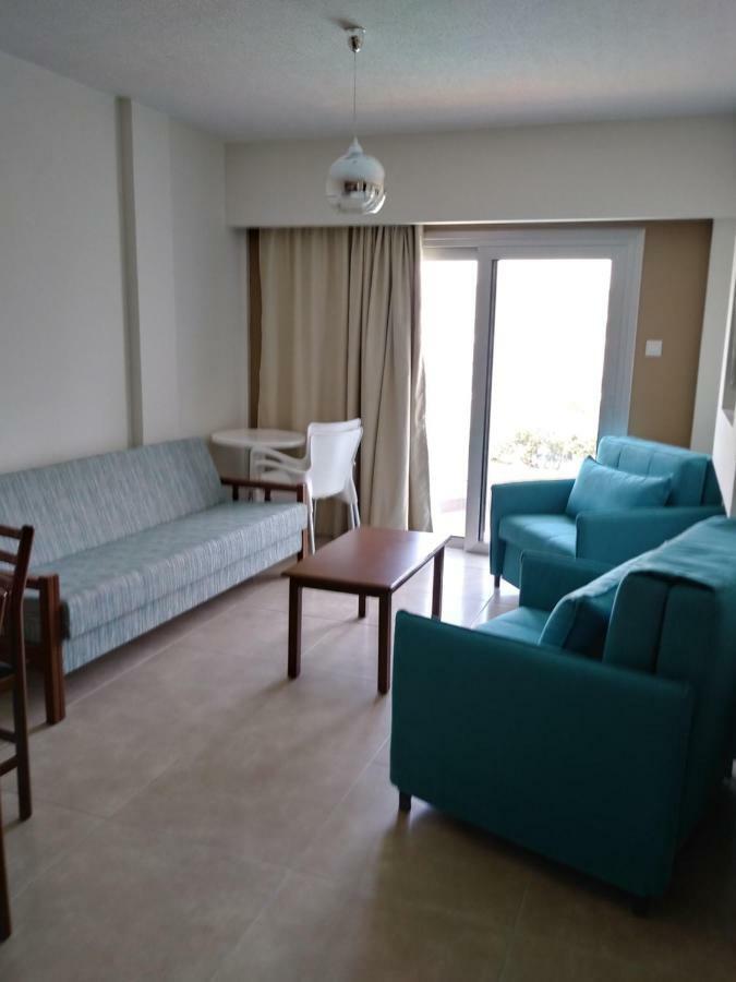 Livas Hotel Apartments Pernera Ngoại thất bức ảnh