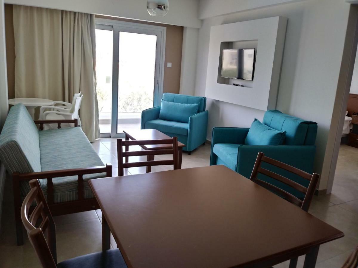 Livas Hotel Apartments Pernera Ngoại thất bức ảnh