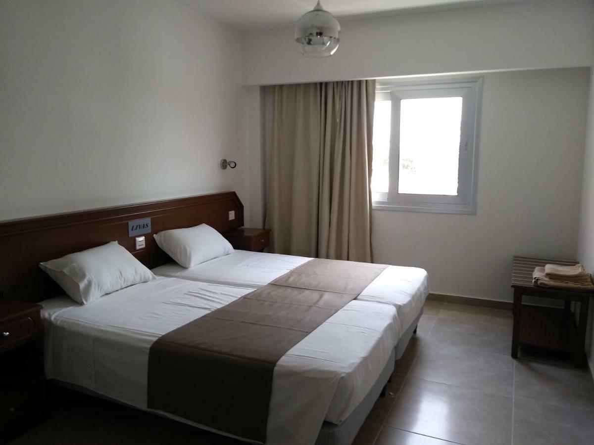 Livas Hotel Apartments Pernera Ngoại thất bức ảnh